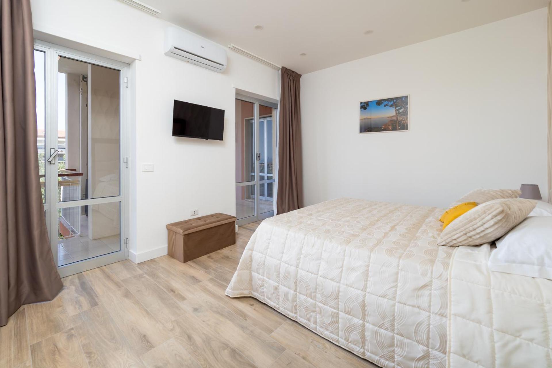 Nonno Angelo - 4 Bedrooms With Free Parking & Seaview Balcony Sorrento Luaran gambar