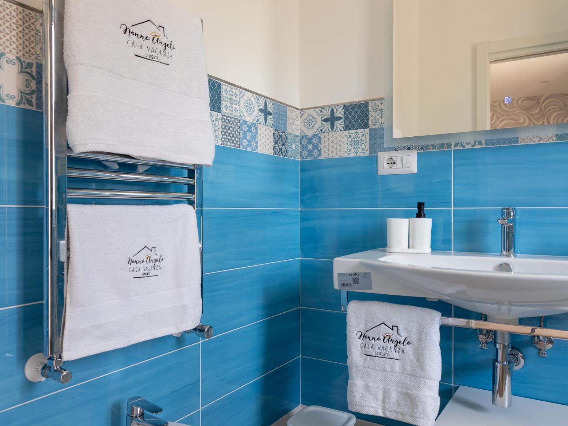 Nonno Angelo - 4 Bedrooms With Free Parking & Seaview Balcony Sorrento Luaran gambar