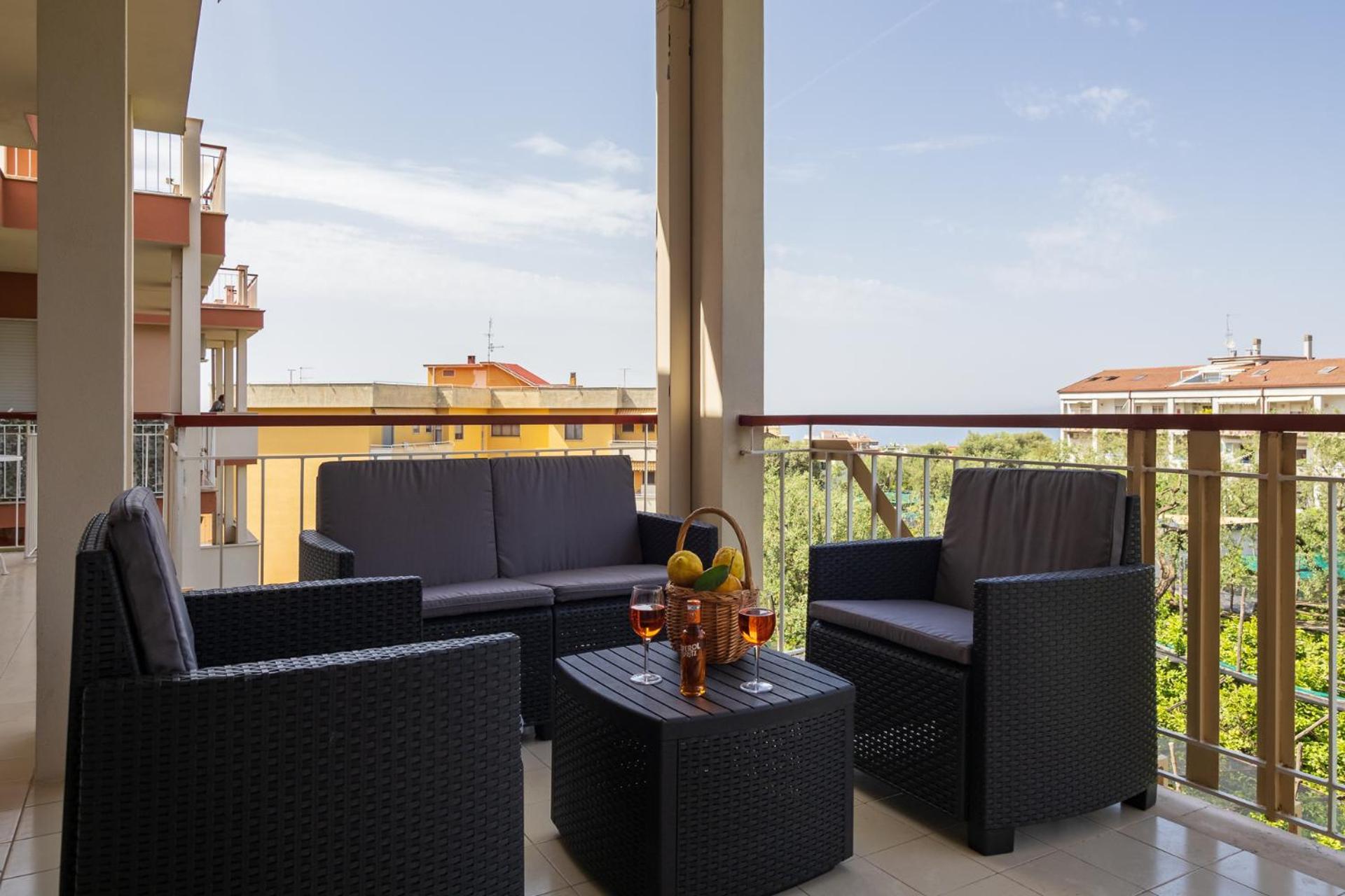 Nonno Angelo - 4 Bedrooms With Free Parking & Seaview Balcony Sorrento Luaran gambar